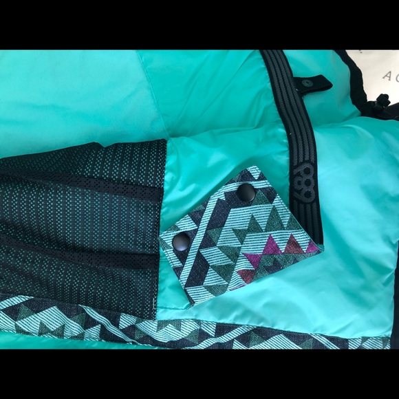 Women’s almost new ski/board jacket - Picture 5 of 8